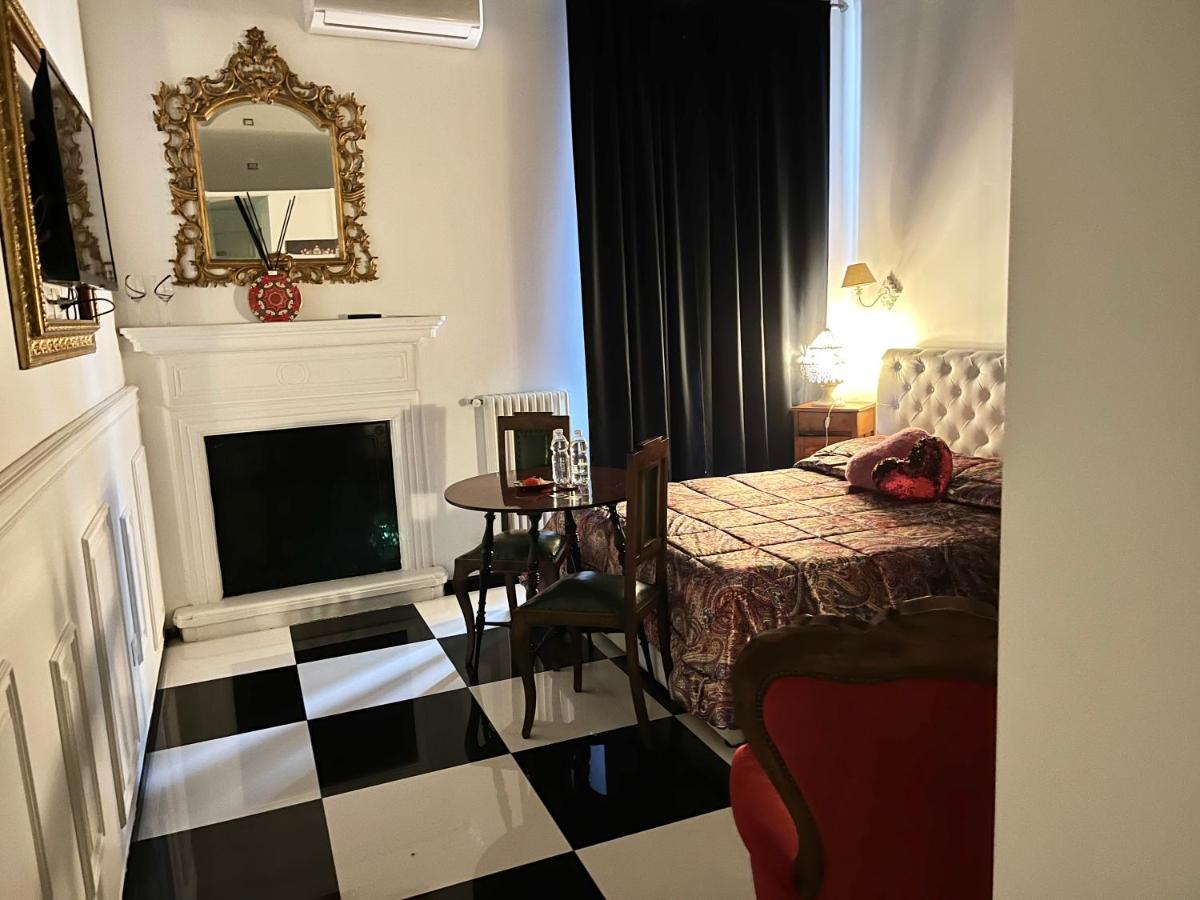 B&B Dell'Orologio 아쿠아비바 델레 폰티 외부 사진