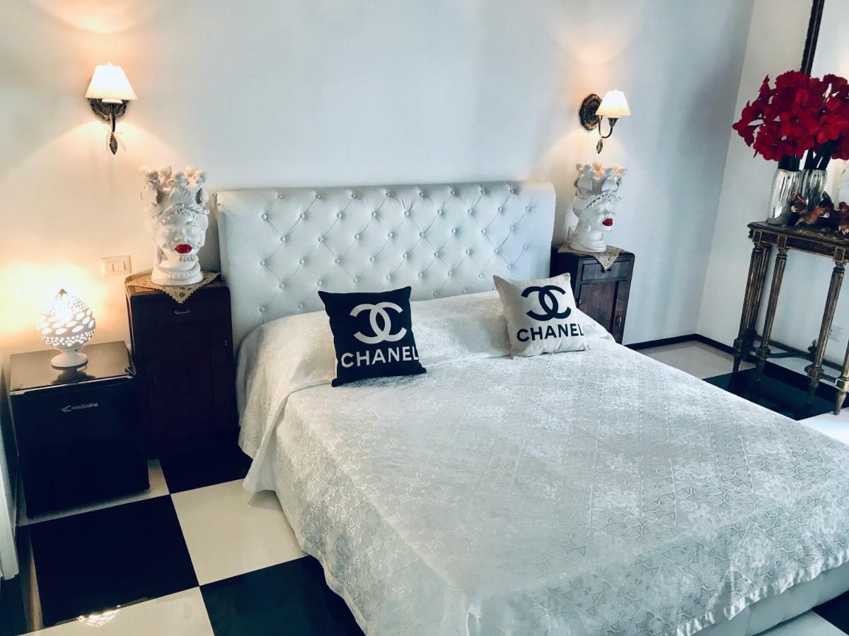 B&B Dell'Orologio 아쿠아비바 델레 폰티 외부 사진